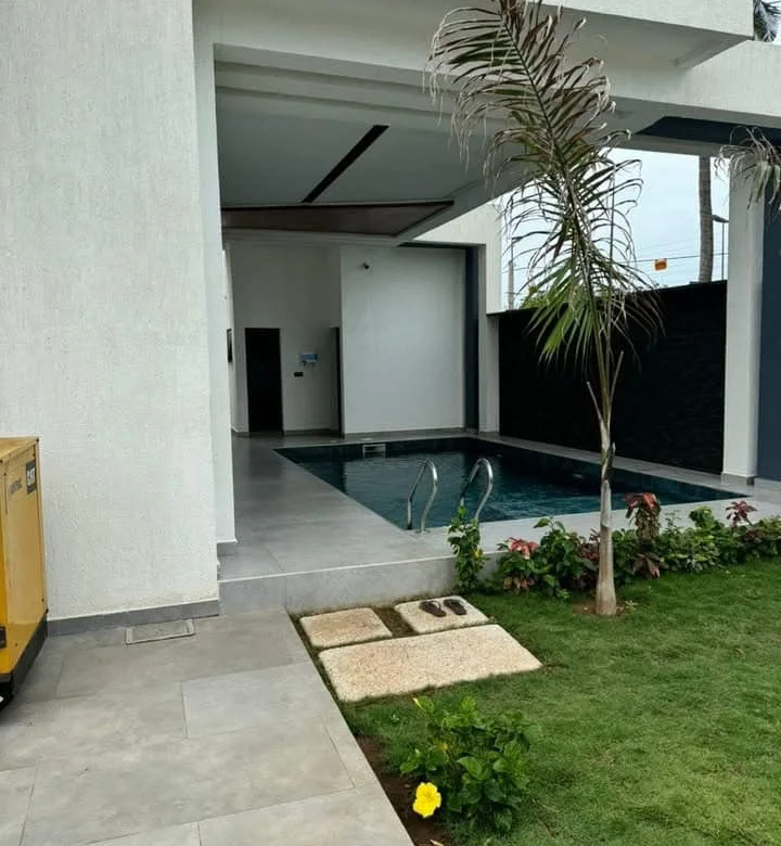 Villa Meublée Luxueuse à Louer à Cotonou – Fidjrossè Plage - BENIN-IMMO