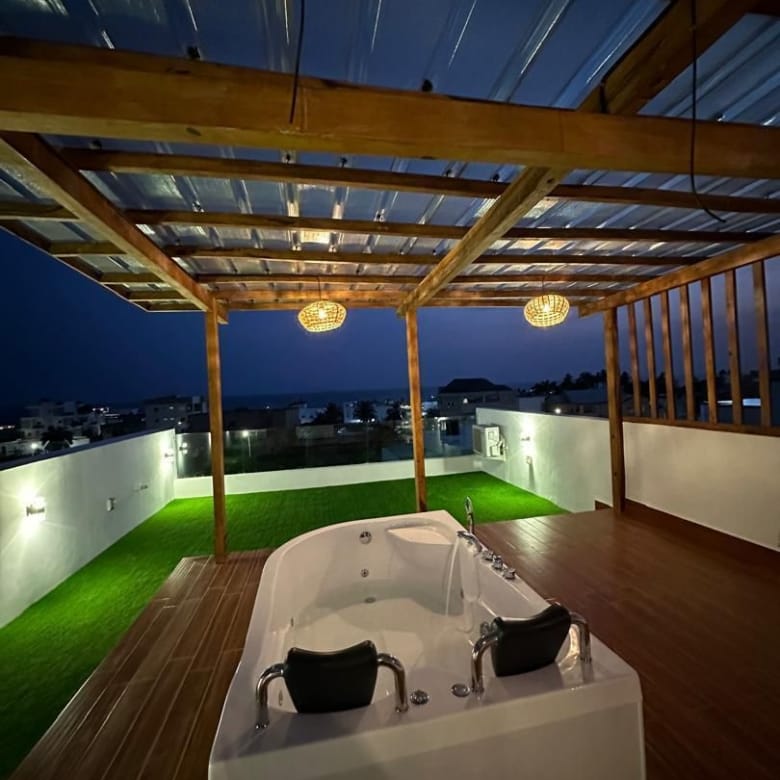 A Vendre : Deux Villas Modernes avec Piscine et vue sur mer à Fidjrossè Plage - BENIN-IMMO