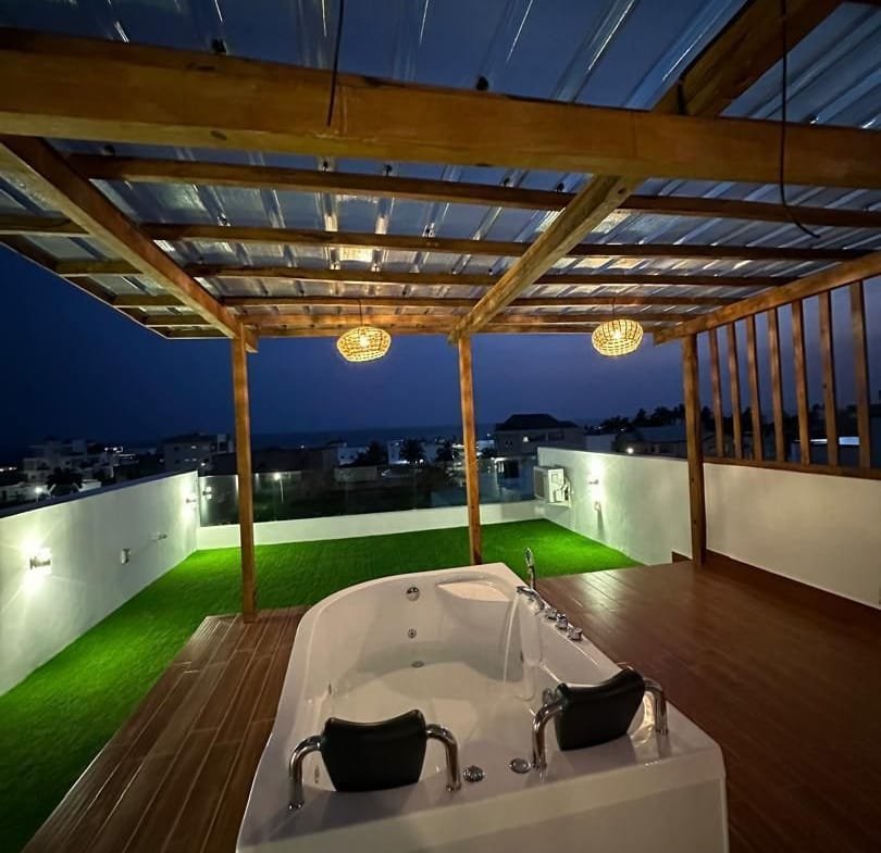 A Vendre : Deux Villas Modernes avec Piscine et vue sur mer à Fidjrossè Plage - BENIN-IMMO