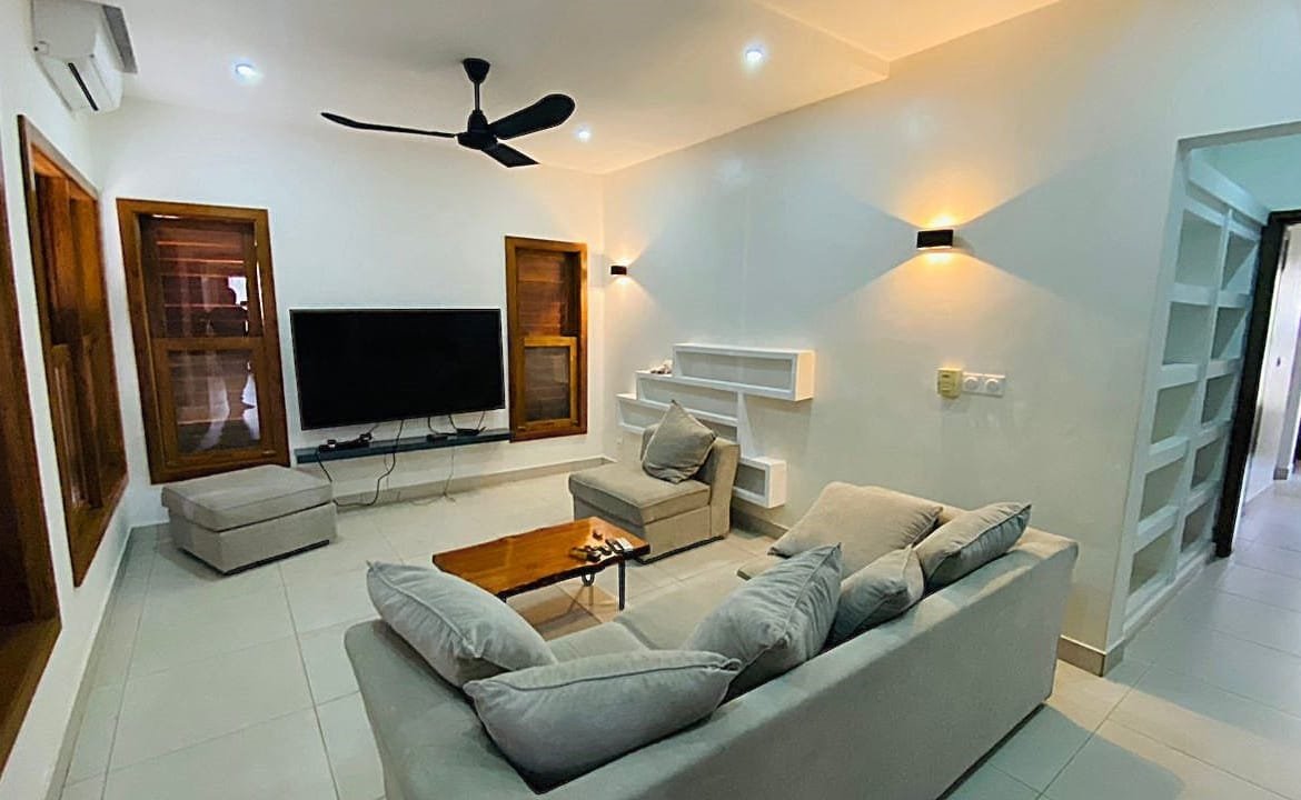 Belle Villa avec Piscine et Jardin à Louer à Fidjrossè - Cotonou - BENIN-IMMO