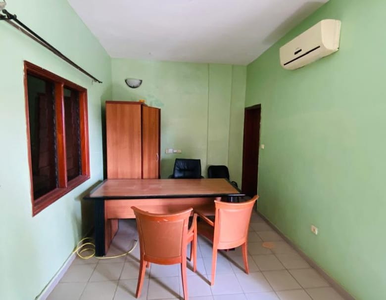 Bureaux de 10 Pièces à Louer à Fidjrossè - Cotonou - BENIN-IMMO
