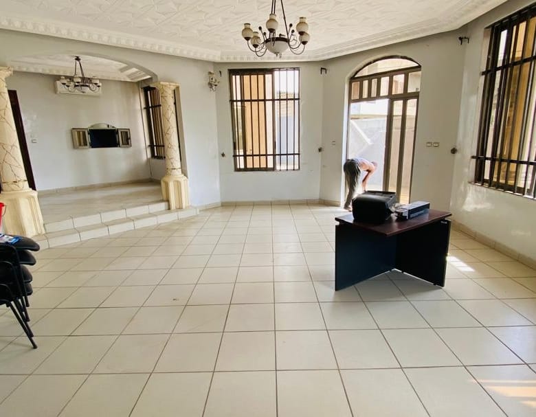 Bureaux de 10 Pièces à Louer à Fidjrossè - Cotonou - BENIN-IMMO