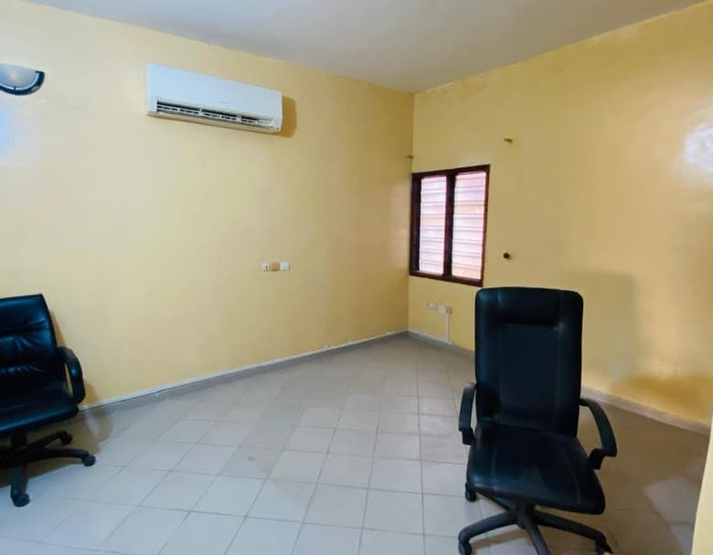 Bureaux de 10 Pièces à Louer à Fidjrossè - Cotonou - BENIN-IMMO