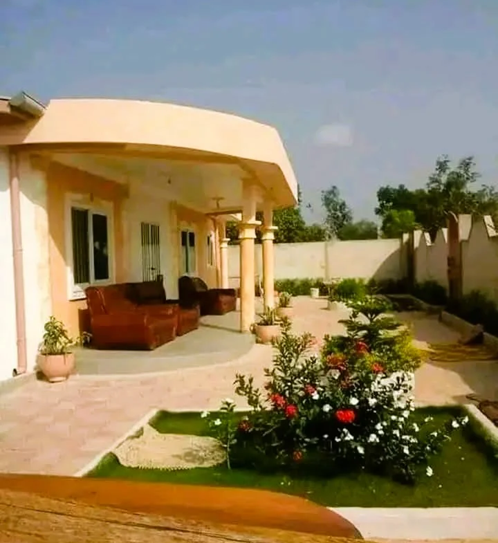 Très Belle Villa à vendre à Pahou Pigeons Blanc - BENIN-IMMO