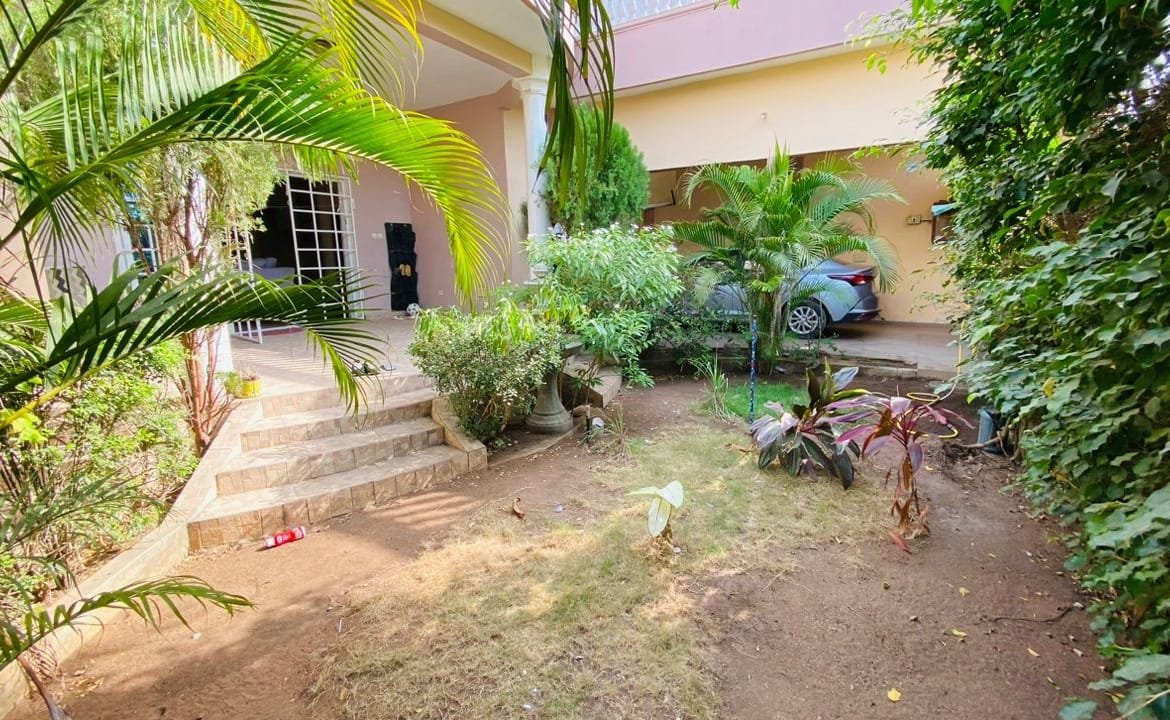 Villa de 4 Chambres à Louer à Fidjrossè Plage - Cotonou - BENIN-IMMO