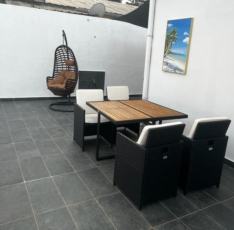 Villa de Standing Meublée avec piscine à Vendre à Arconville - BENIN-IMMO