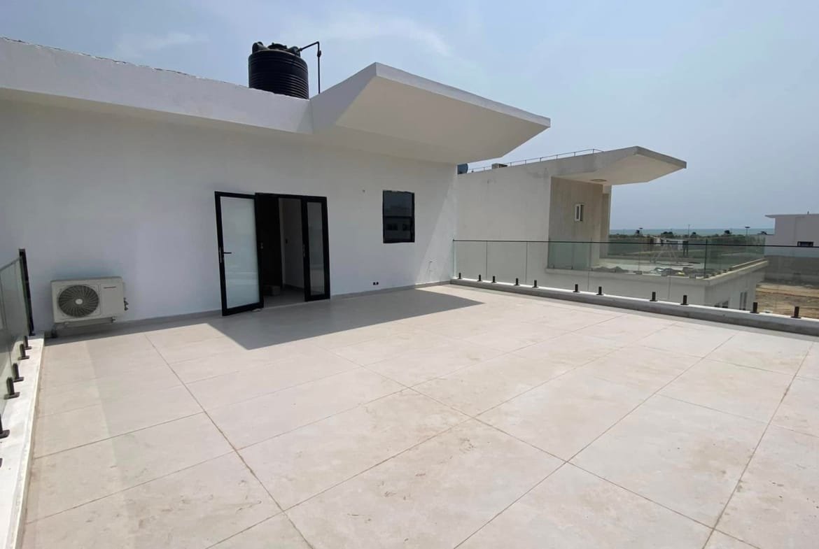 Villa avec piscine et vue sur mer à louer à Fidjrossè - BENIN-IMMO