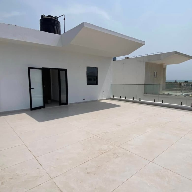 Villa avec piscine et vue sur mer à louer à Fidjrossè - BENIN-IMMO