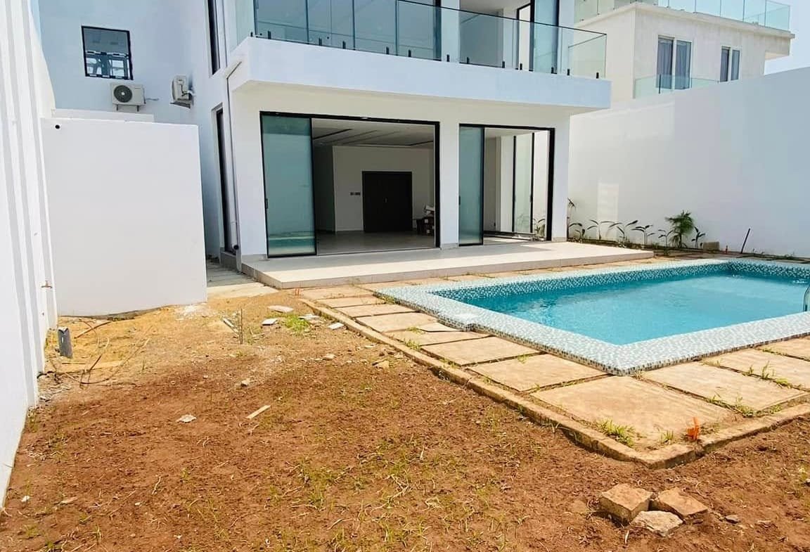 Villa avec piscine et vue sur mer à louer à Fidjrossè - BENIN-IMMO