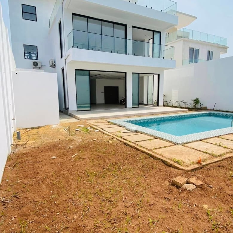 Villa avec piscine et vue sur mer à louer à Fidjrossè - BENIN-IMMO