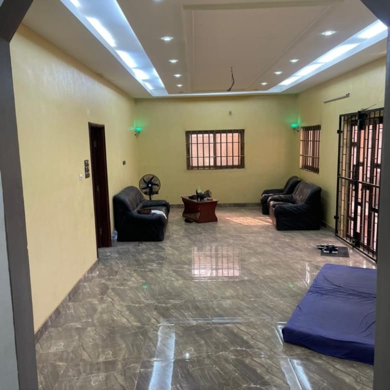 Villa récente à vendre – Tori Bossito, à proximité de l’usine FIFA - BENIN-IMMO