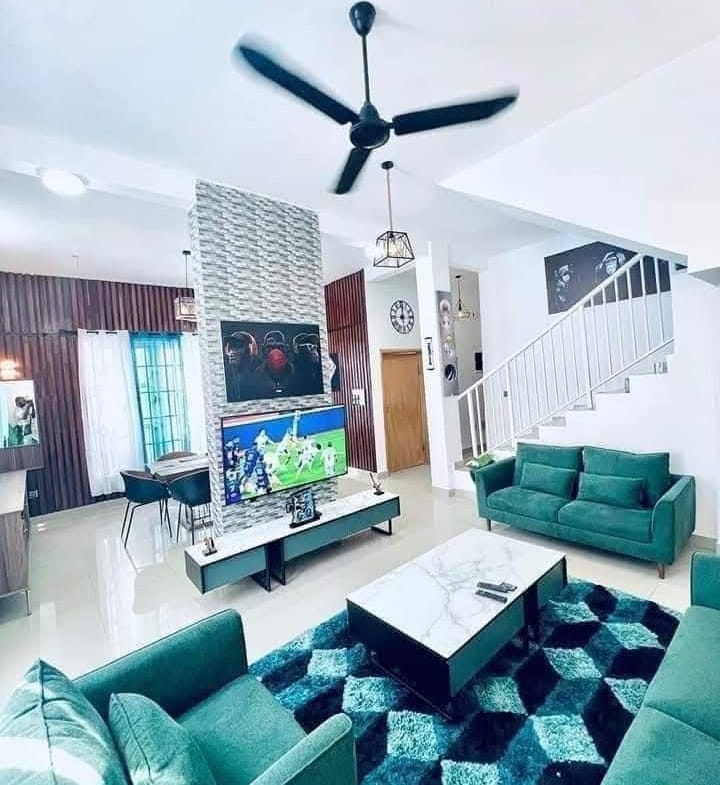 Villas de 3 Chambres à Vendre - Fidjrossè Plage - BENIN-IMMO