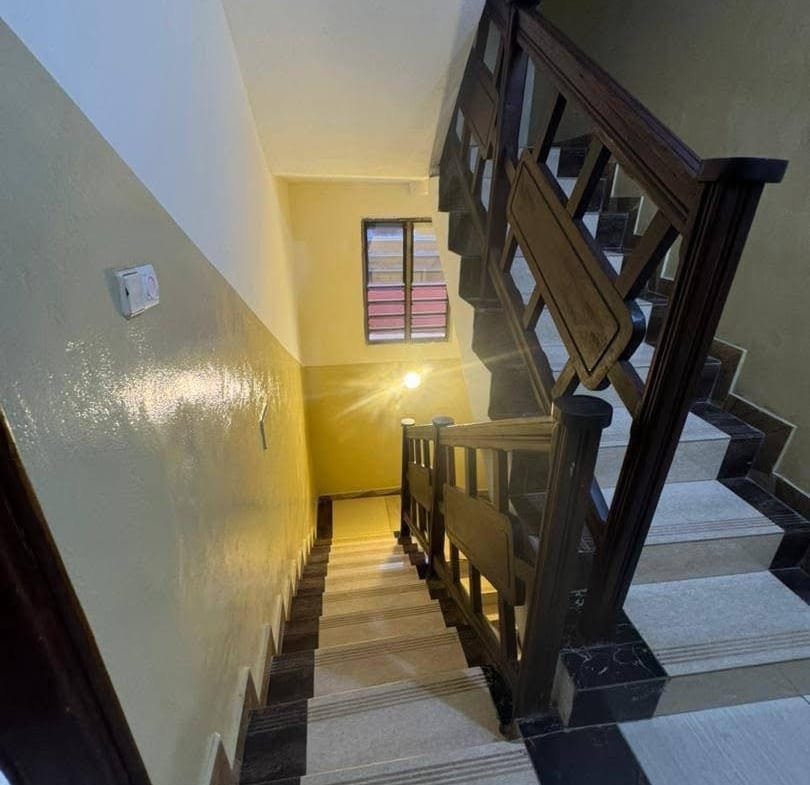 À Vendre : Immeuble de Standing au Bord des Pavés à Arconville - BENIN-IMMO
