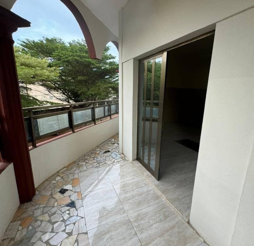 À Vendre : Immeuble de Standing au Bord des Pavés à Arconville - BENIN-IMMO