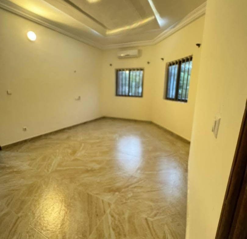 À Vendre : Immeuble de Standing au Bord des Pavés à Arconville - BENIN-IMMO