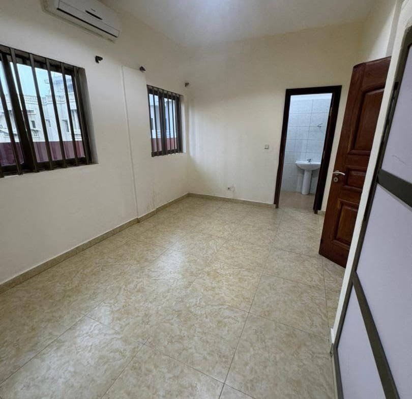 À Vendre : Immeuble de Standing au Bord des Pavés à Arconville - BENIN-IMMO