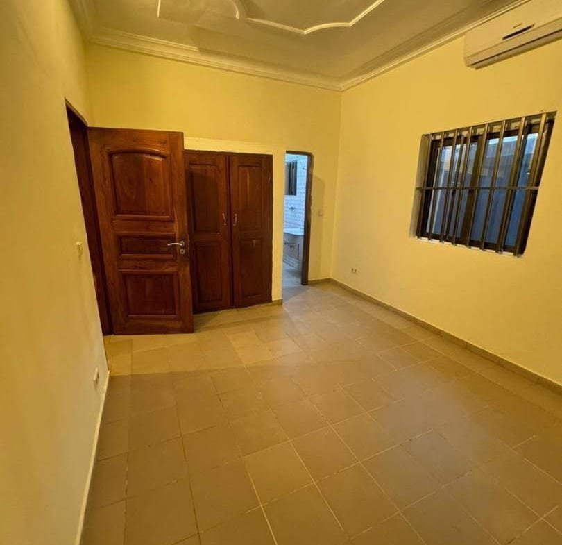À Vendre : Immeuble de Standing au Bord des Pavés à Arconville - BENIN-IMMO