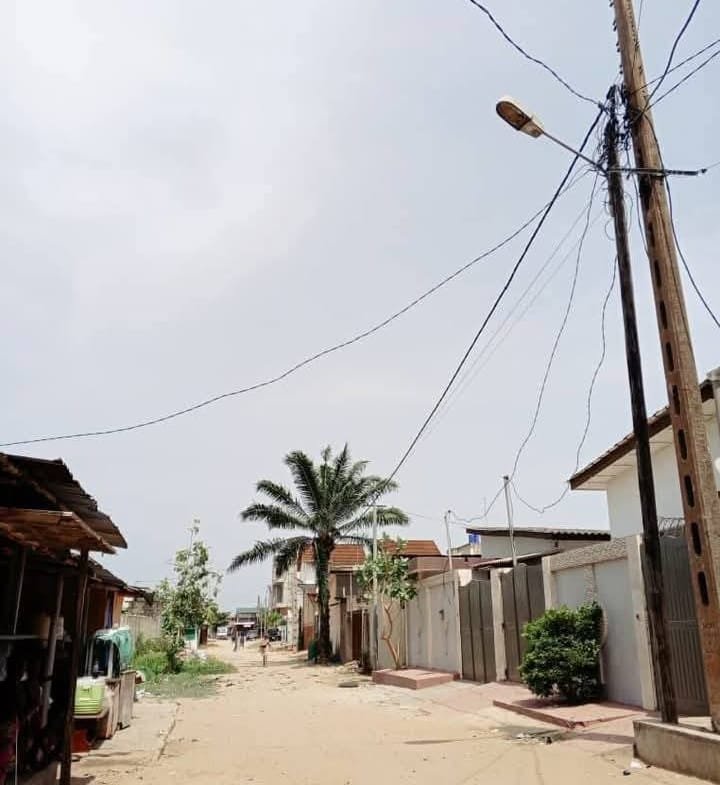 À Vendre : Parcelle de 393m² à Fidjrossè Calvaire - BENIN-IMMO