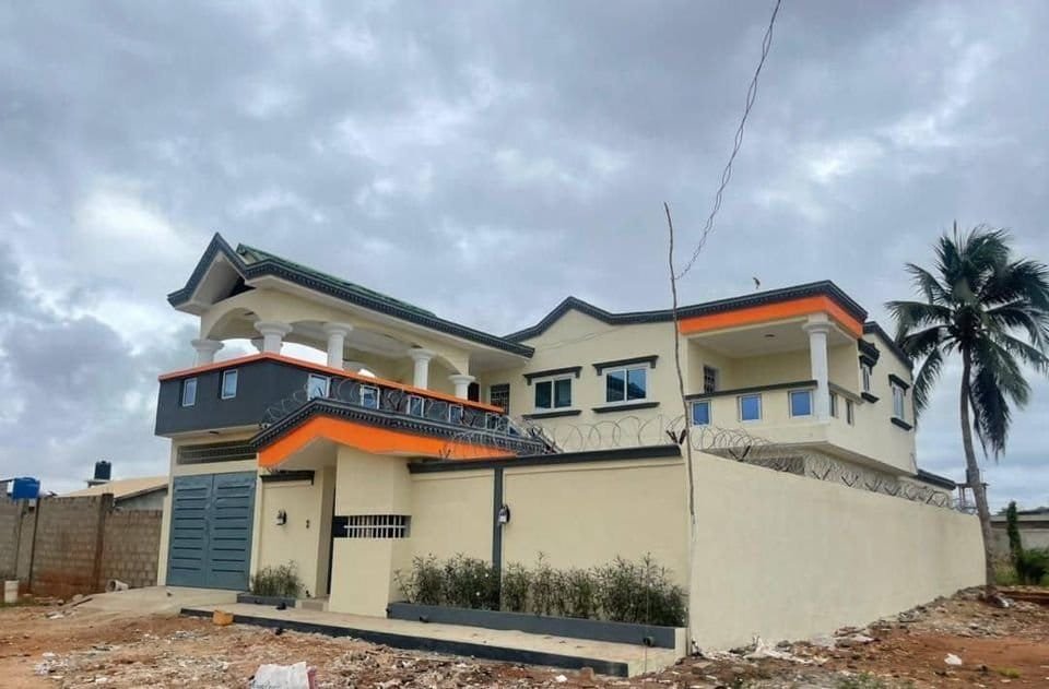 À Vendre Villa Duplex de 5 Chambres avec 2 Salons à Hevie