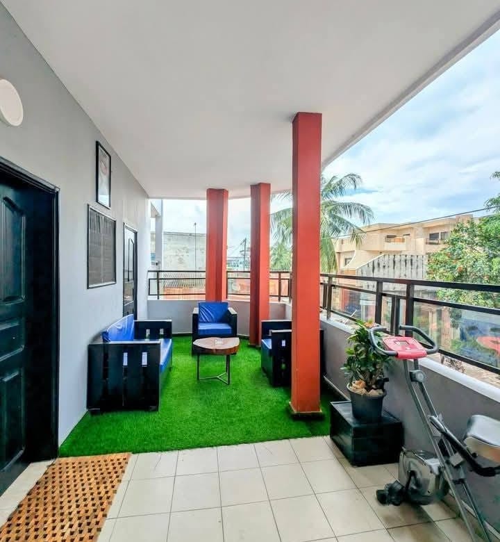 Appartement Meublé 3 Chambres – à louer à Fidjrossè plage - BENIN-IMMO
