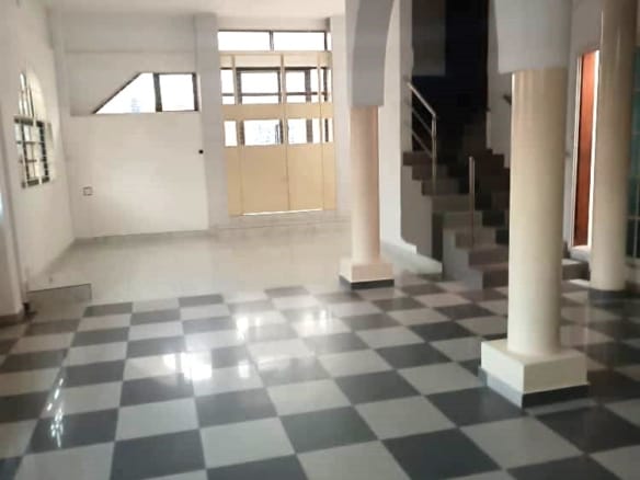 Grand Hall + Bureau à Gbégamey