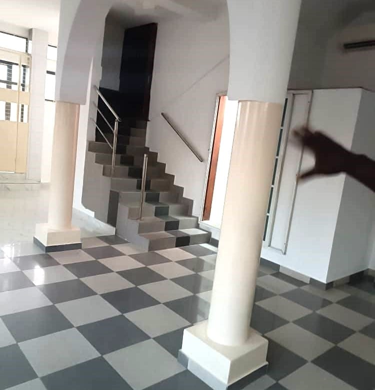 Grand Hall + Bureau à Gbégamey - BENIN-IMMO