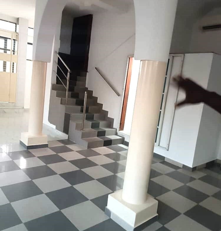 Grand Hall + Bureau à Gbégamey - BENIN-IMMO