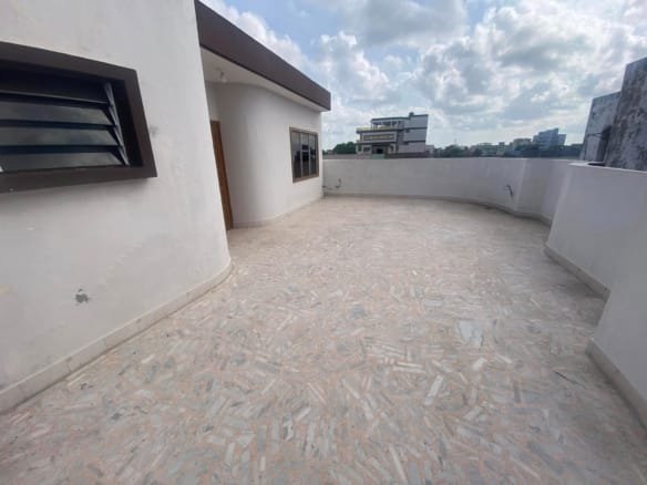 Immeuble R+2 de 11 Pièces à Louer à Cadjèhoun_16