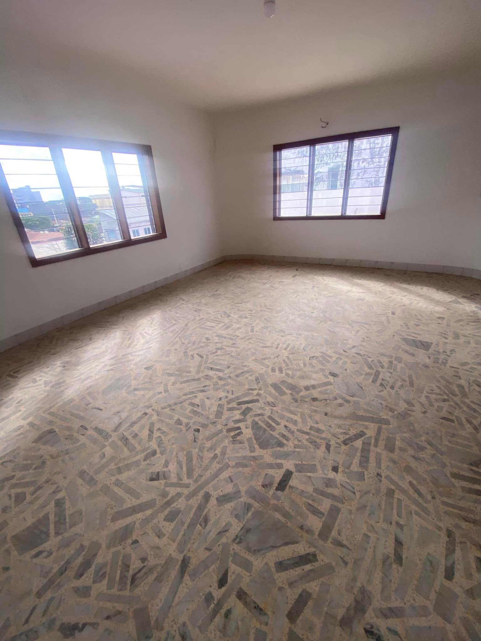 Immeuble R+2 de 11 Pièces à Louer à Cadjèhoun_17