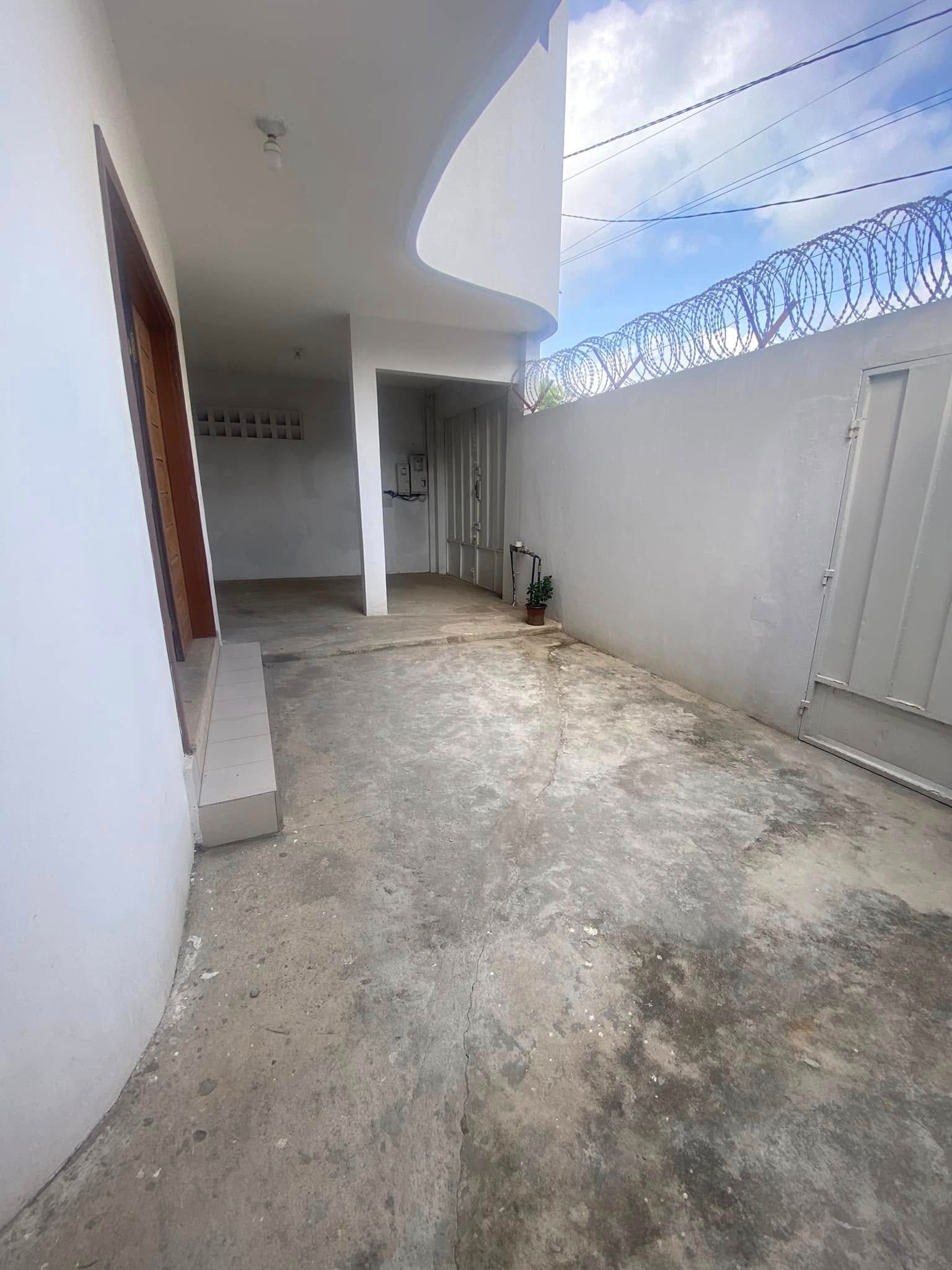 Immeuble R+2 de 11 Pièces à Louer à Cadjèhoun_18