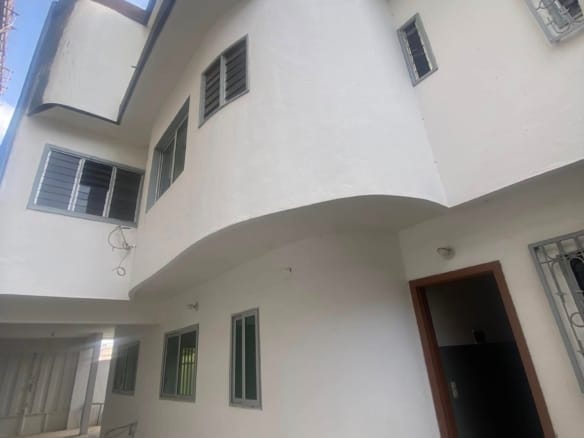 Immeuble R+2 de 11 Pièces à Louer à Cadjèhoun_1