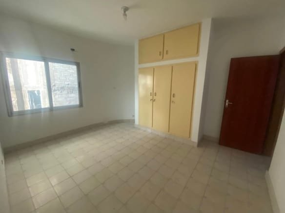 Immeuble R+2 de 11 Pièces à Louer à Cadjèhoun_7