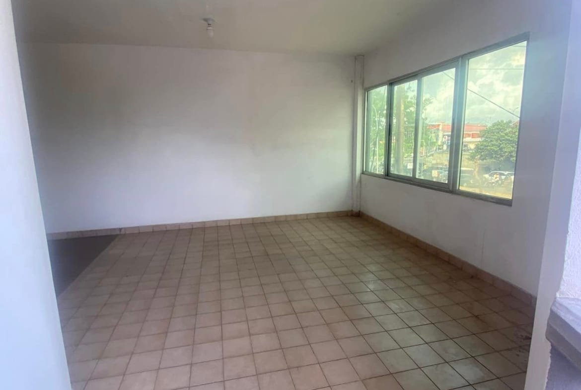 Immeuble R+2 de 11 Pièces à Louer à Cadjèhoun_9