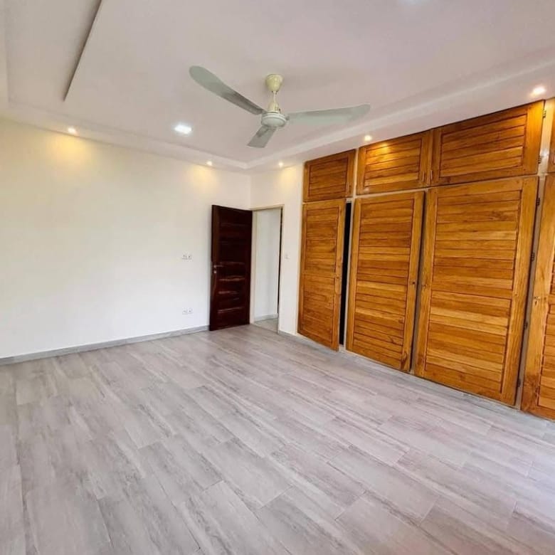 Villa 5 Chambres à louer - Les Cocotiers Cotonou - BENIN-IMMO