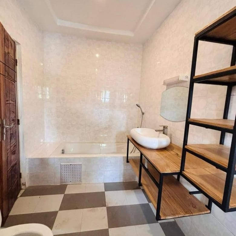 Villa 5 Chambres à louer - Les Cocotiers Cotonou - BENIN-IMMO