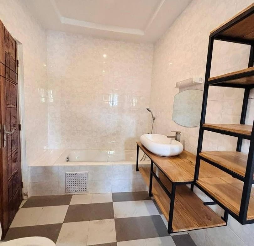 Villa 5 Chambres à louer - Les Cocotiers Cotonou - BENIN-IMMO