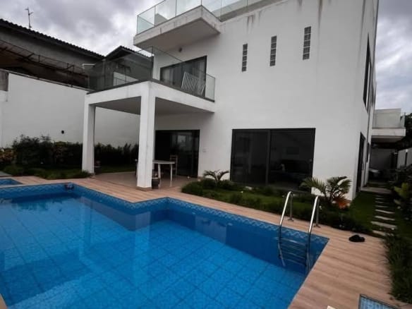 Villa Meublée avec Jardin & Piscine à Louer à Akpakpa