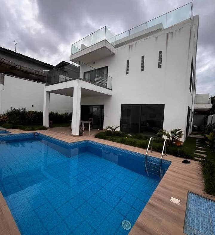 Villa Meublée avec Jardin & Piscine à Louer à Akpakpa
