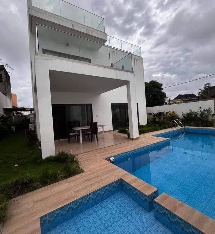 Villa Meublée avec Jardin & Piscine à Louer à Akpakpa_2