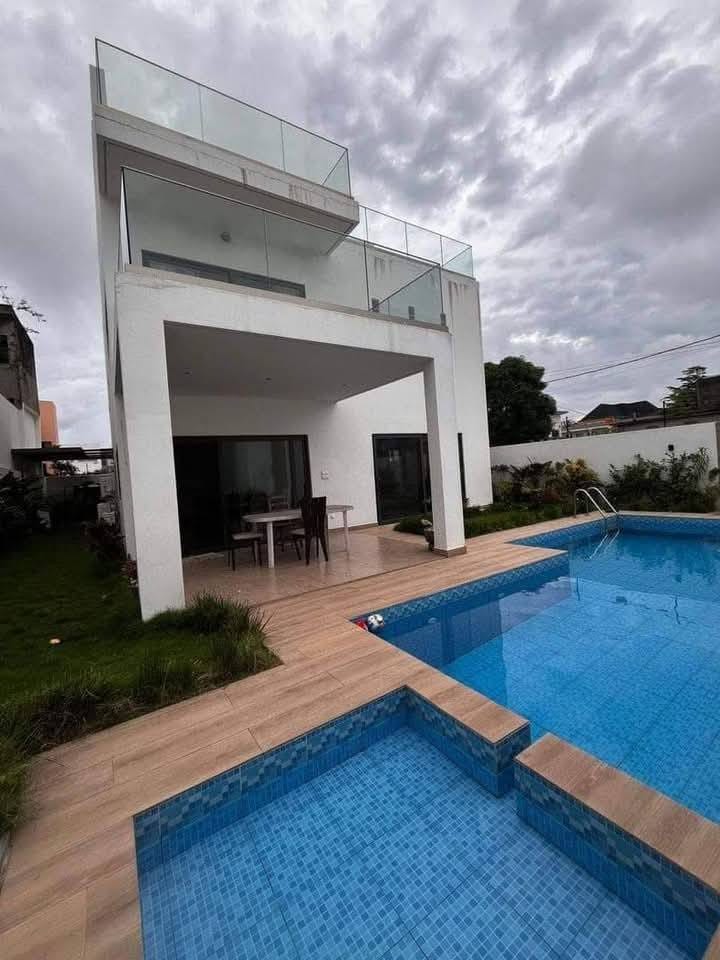 Villa Meublée avec Jardin & Piscine à Louer à Akpakpa_2