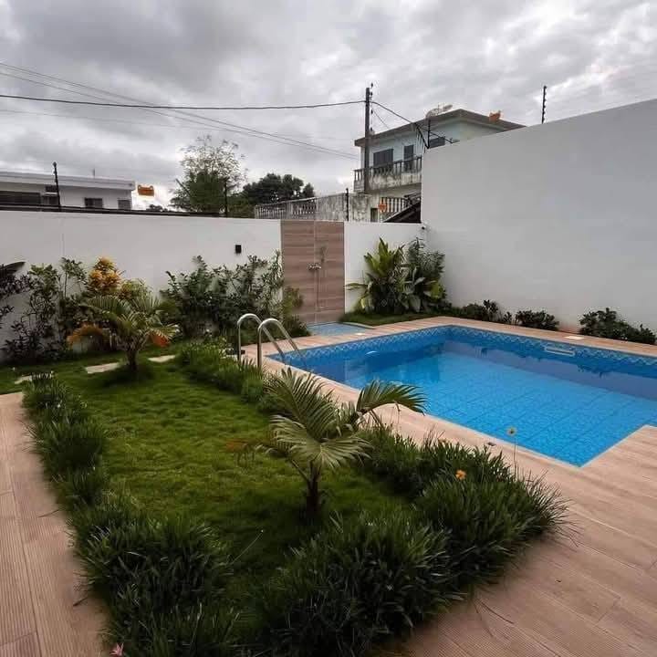 Villa Meublée avec Jardin & Piscine à Louer à Akpakpa_3