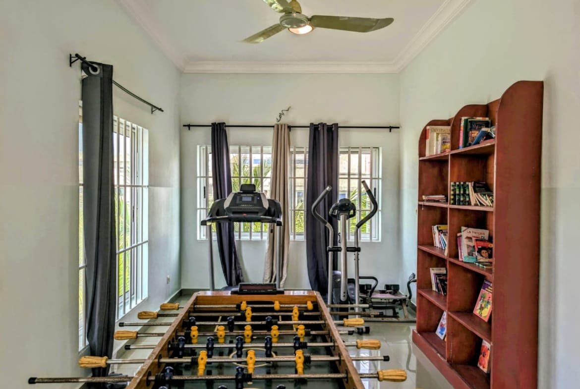 Villa Meublée avec Piscine à Louer à Fidjrossè - BENIN-IMMO