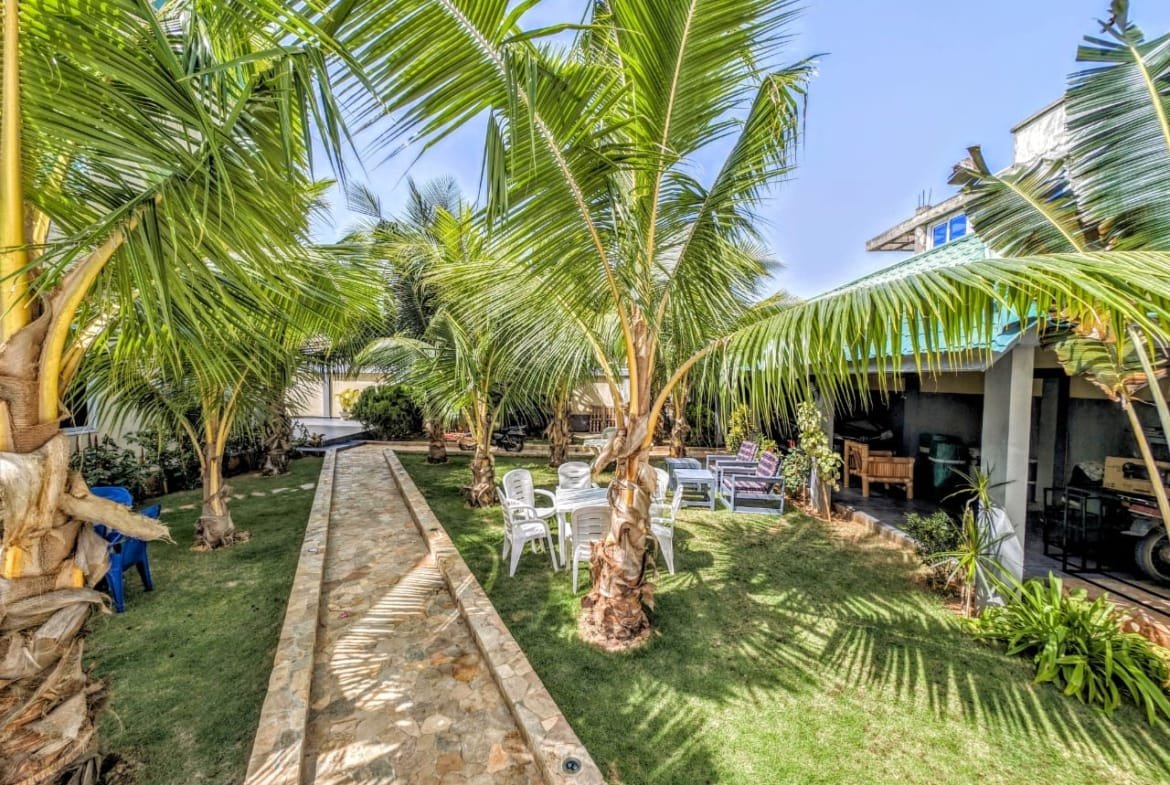 Villa Meublée avec Piscine à Louer à Fidjrossè - BENIN-IMMO