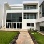 Villa de 4 Chambres avec jardin à Louer à Fidjrossè Plage