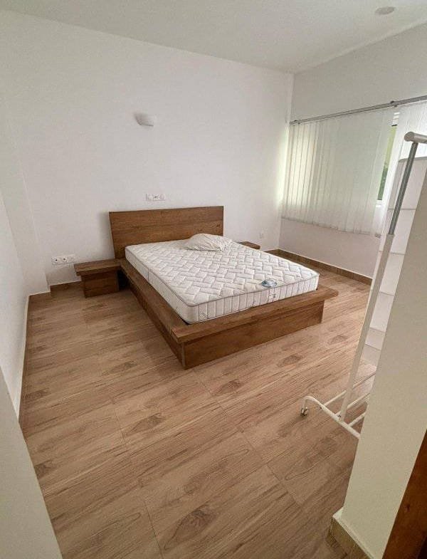 Villa de 4 Chambres avec jardin à Louer à Fidjrossè Plage_10
