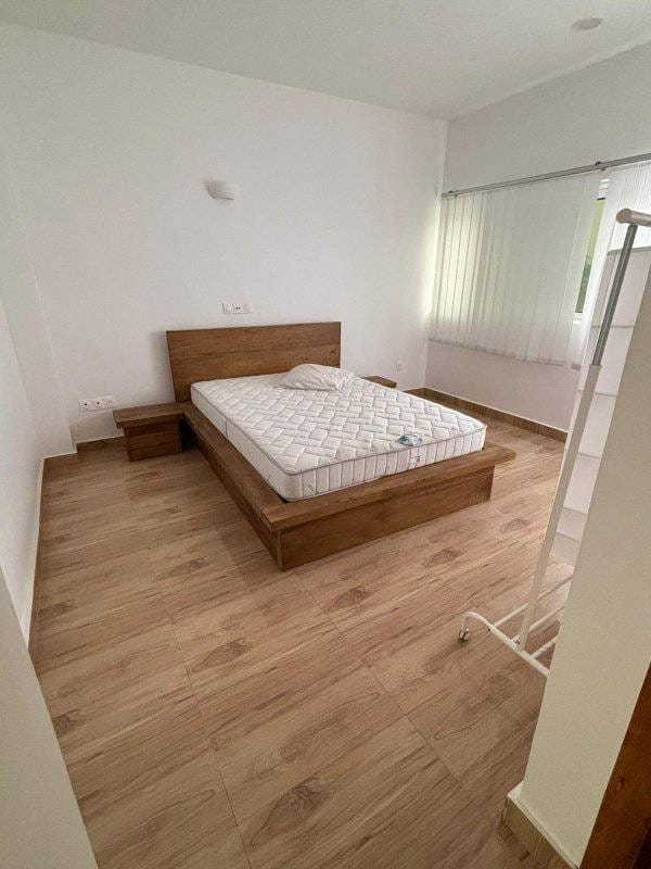 Villa de 4 Chambres avec jardin à Louer à Fidjrossè Plage_10