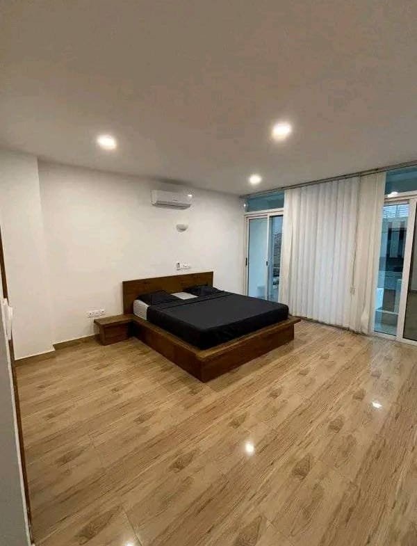 Villa de 4 Chambres avec jardin à Louer à Fidjrossè Plage_11
