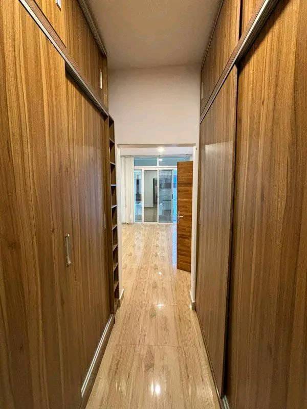 Villa de 4 Chambres avec jardin à Louer à Fidjrossè Plage_13