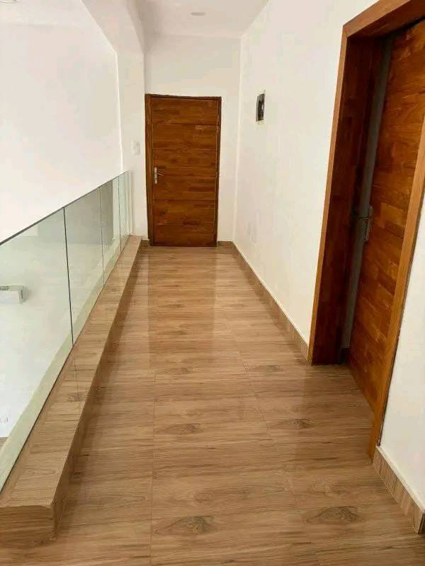 Villa de 4 Chambres avec jardin à Louer à Fidjrossè Plage_15