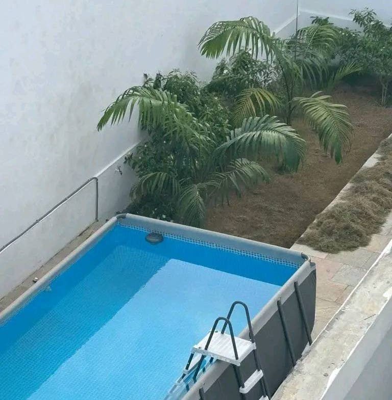 Villa de 4 Chambres avec jardin à Louer à Fidjrossè Plage_2